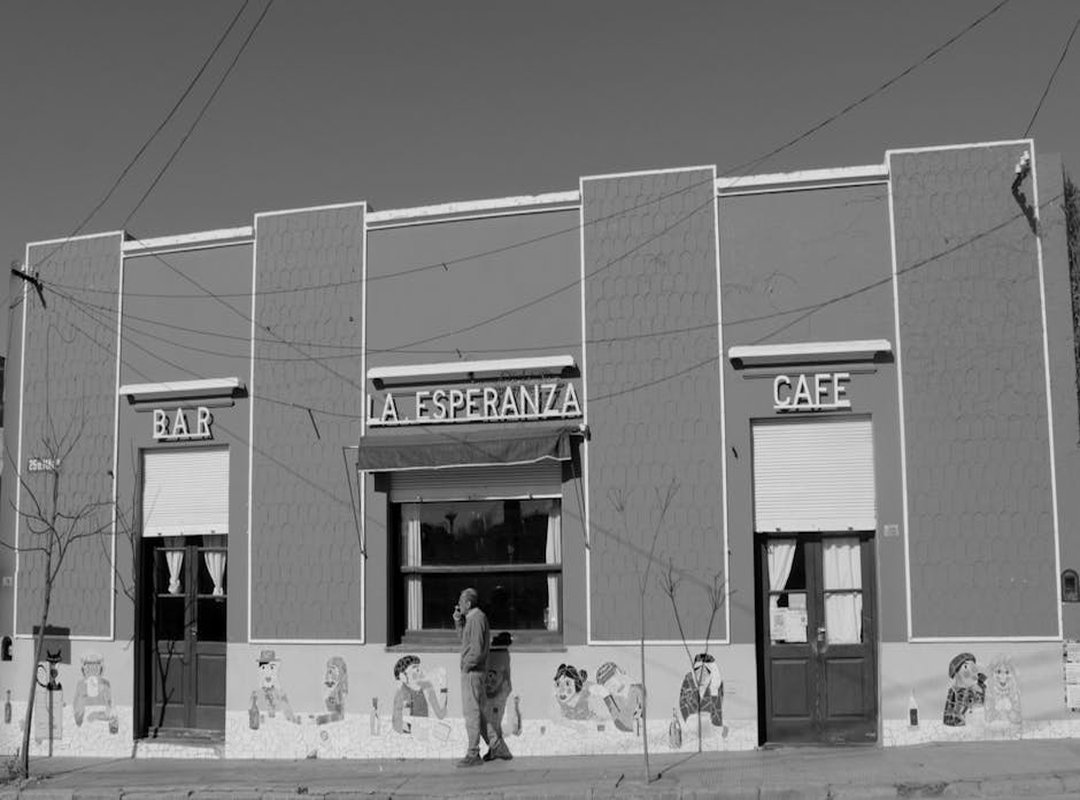 Diseños Minimalistas: La Elegancia de un Símbolo Discreto